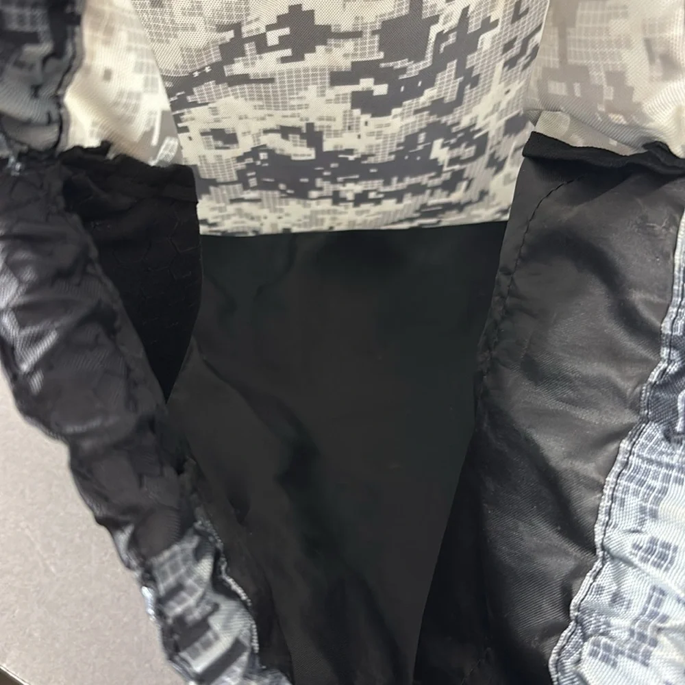 OVERSIZED Under Armour Drawstring Bag 16